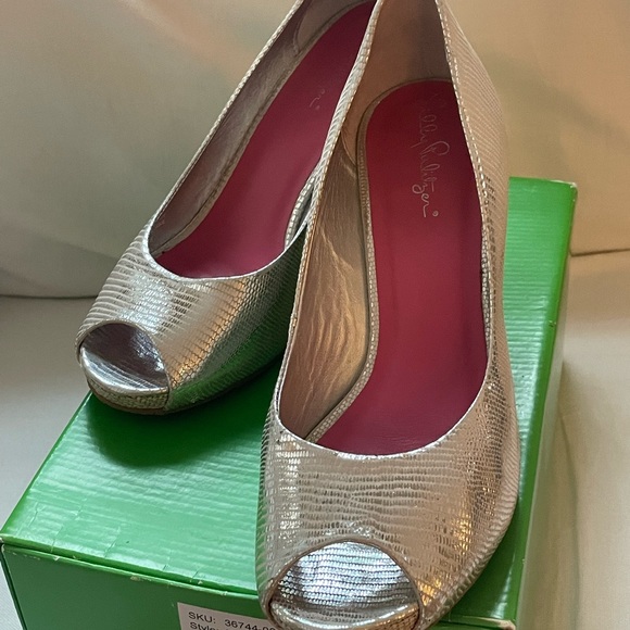 Lilly Pulitzer Silver Resort Chic Wedge (open toe, size 7, with box) - Picture 5 of 6